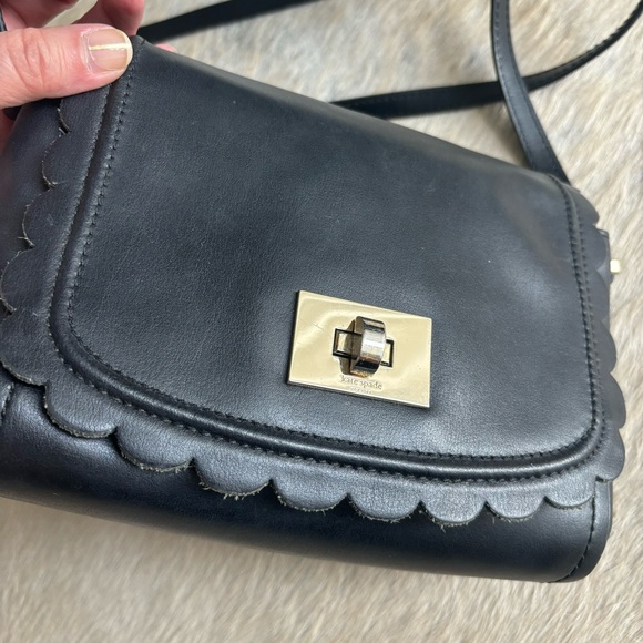 Kate Spade black/navy Jazmin Maplecourt leather crossbody with scalloped edge - Picture 3 of 12